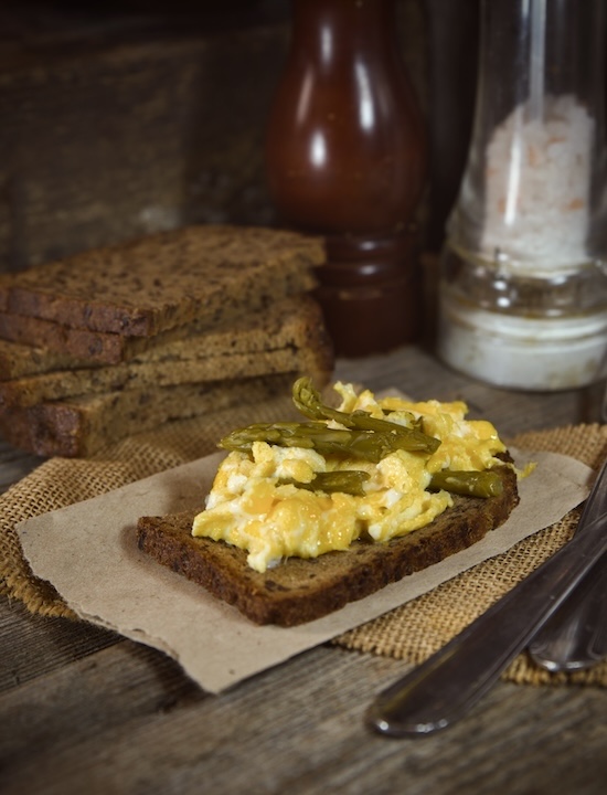 550 CROSTINI UOVA E ASPARAGI 1