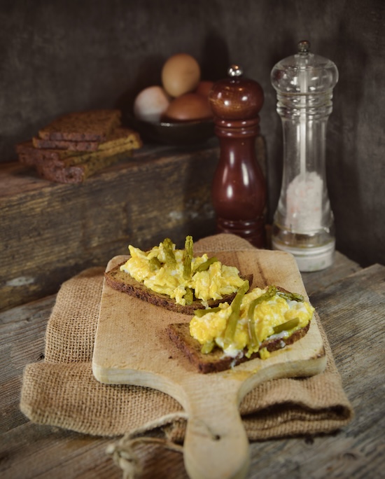550 CROSTINI UOVA E ASPARAGI